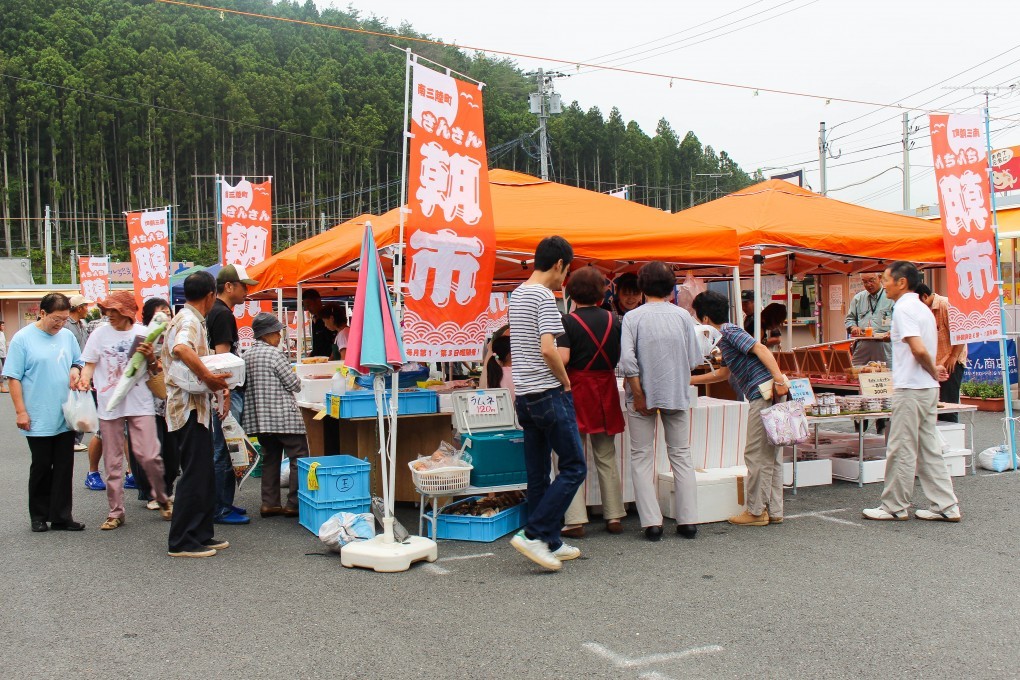 明日開催！さんさん朝市！