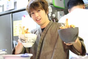 志のやのボリューム満点・鶏天丼！！親方と若旦那が奏でるハーモニー！！