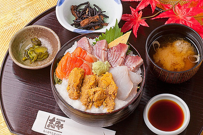 今週のイチ丼「季節料理 志のや」のキラキラ秋旨丼！