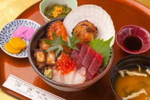 今週のイチ丼「松原食堂」のキラキラ秋旨丼！