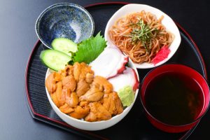 今週のイチ丼「豊楽食堂」のキラキラうに丼！