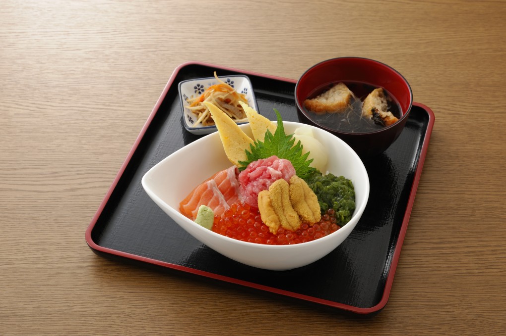 今週のイチ丼「弁慶鮨」のキラキラ秋旨丼！