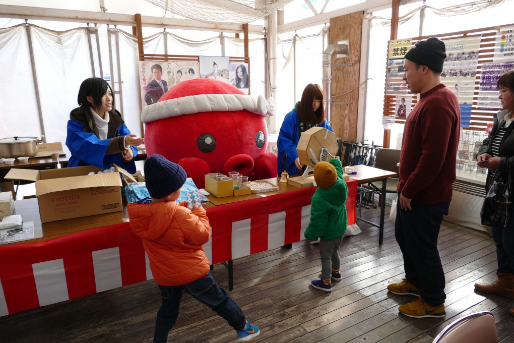 豪華景品が当たるガラポン大抽選会は、明日の１４：００まで！