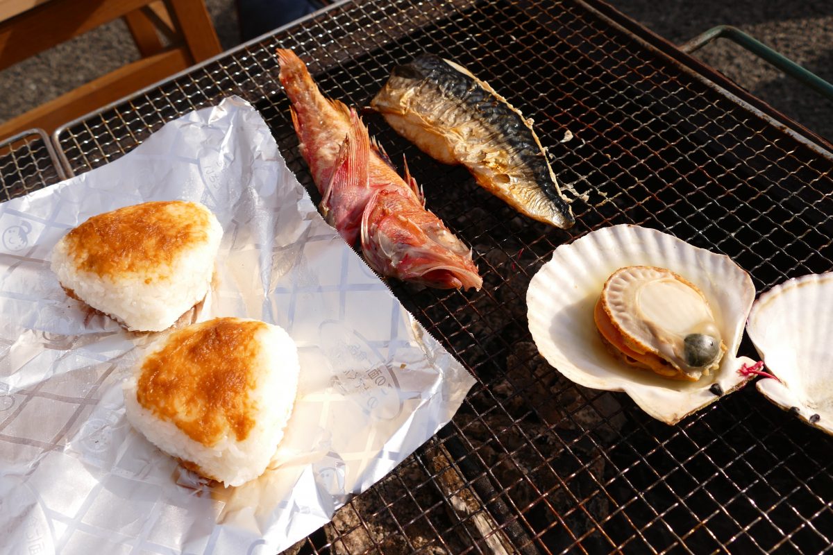 日曜日は美味しい朝ご飯と太鼓の演奏に酔いしれよう！さんさん朝市＆鹿島灘太鼓！