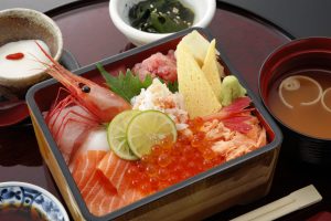 今週のイチ丼！トッカグンの聖地「かいせんどころ梁」のキラキラ秋旨丼！