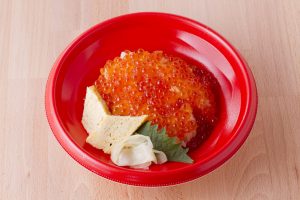 今週のイチ丼！「山内鮮魚店」のキラキラいくら丼！