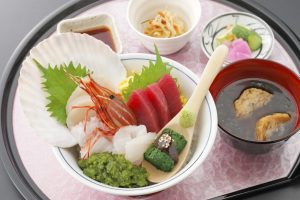 今週のイチ丼！春爛漫「食楽 しお彩」のキラキラ春つげ丼！