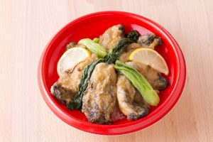 今週のイチ丼！南三陸産の大振り牡蠣がたっぷり乗った「山内鮮魚店」のキラキラ春つげ丼！