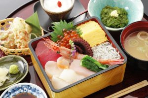 今週のイチ丼！トッカグンでお馴染み「かいせんどころ梁」のキラキラ春つげ丼！