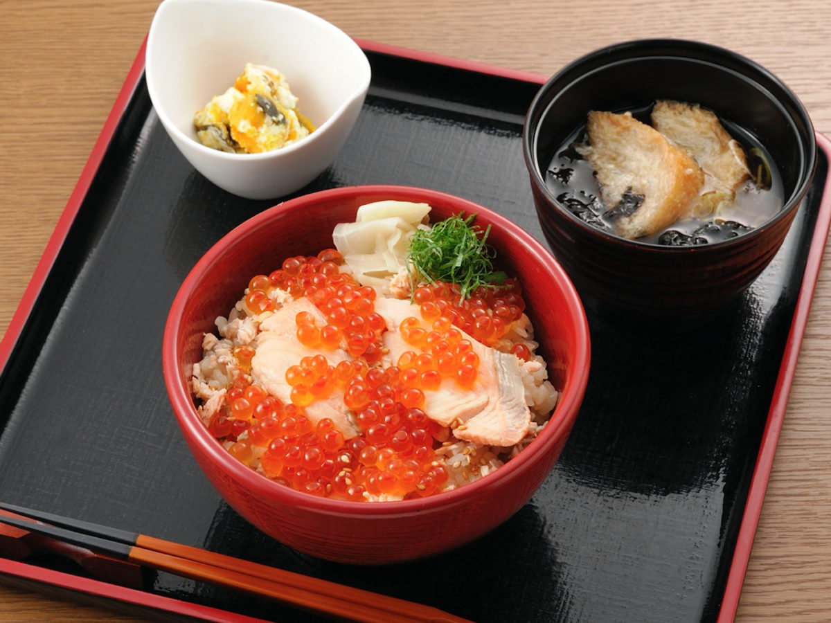 今週のイチ丼！「弁慶鮨」のキラキラ秋旨丼！