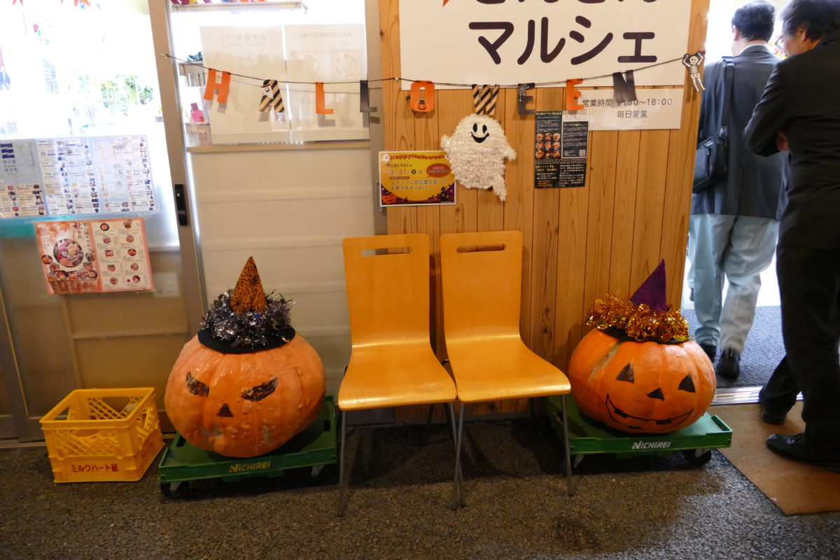 今日はハロウィン！さんさん商店街もハロウィンの装いです！