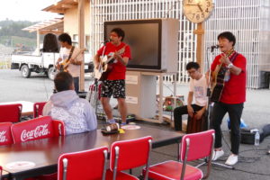 今週末１２月１５日（土）神戸市公認バンド『ワタナベフラワー』が”さんさん商店街”でミニライブを開催！