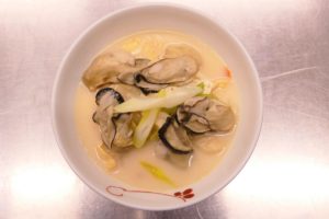 弁慶鮨の”牡蠣フェスティバル”熱々メニュー『豆乳牡蠣ばっとう』！