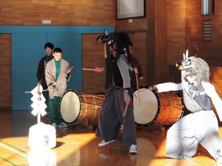 １２月１日（日）秋田県大館市立下川沿中学校の生徒による『獅子踊り』披露がございます！