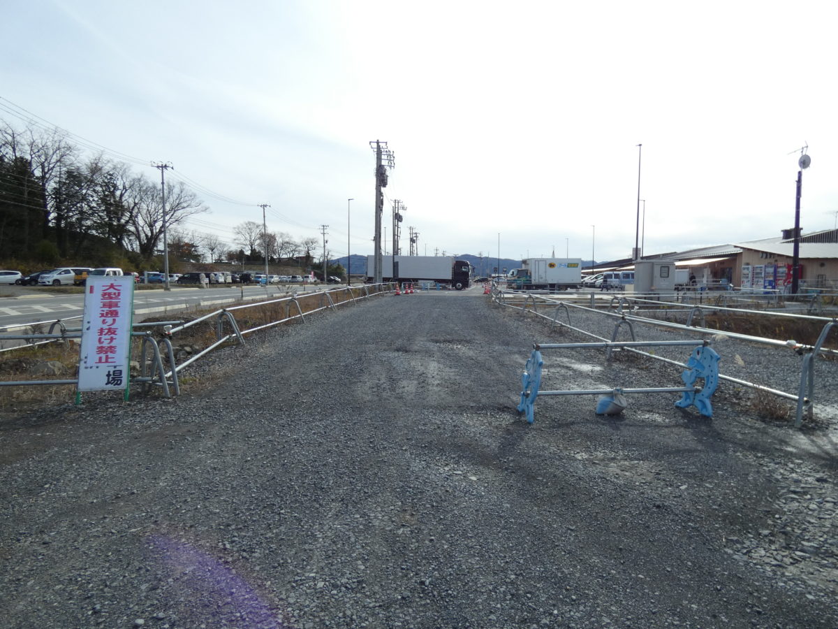 さんさん商店街駐車場から仮設駐車場（献花台）への車輌の通行再開について！※大型車は引き続き通行禁止となります！