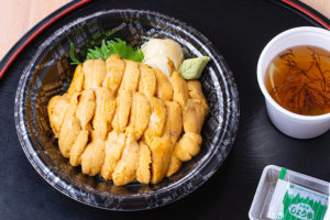 今週のイチ丼！自分で作る『山内鮮魚店』のキラキラうに丼！