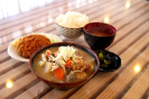 丼専門店 海たろうの【熱々大作戦】熱々メニュー『もつ煮込み定食』！