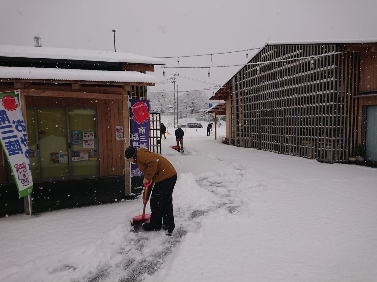今シーズン1番の積雪量！さんさん商店街も雪景色となりました！