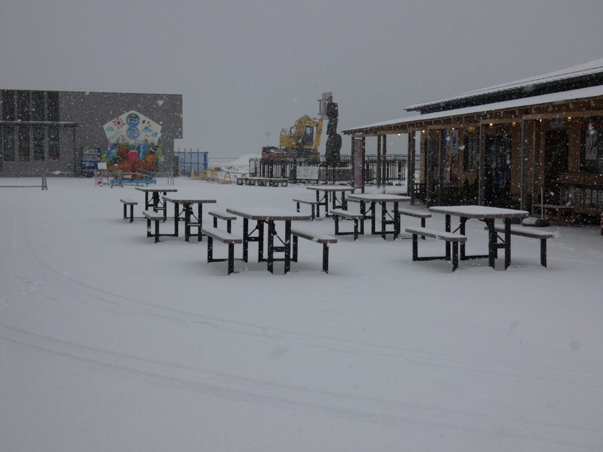 さんさん商店街も雪景色！今シーズン初めて雪が積もりました！