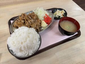 平日限定！丼専門店 海たろうの【熱々大作戦】熱々メニュー『しょうが焼き定食』！