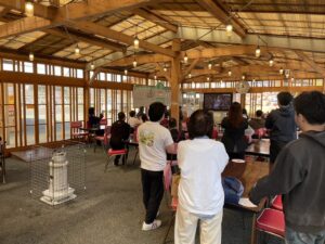 必勝！仙台育英 硬式野球部！さんさんコートで【春の甲子園】のパブリックビューイング開催中！