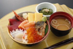 今週のイチ丼！トッカグンの聖地「かいせんどころ梁」のキラキラ秋旨丼！