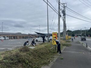 さんさん商店街周辺の草刈を行いました！