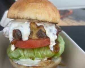 8/23(土)～24(日)　さんさん商店街に『DEKOBOKO BURGER＆BAKERY』が出店します！