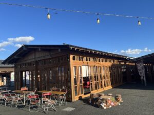 今期のさんさんコート(フードコート)囲い設置が完了いたしました！