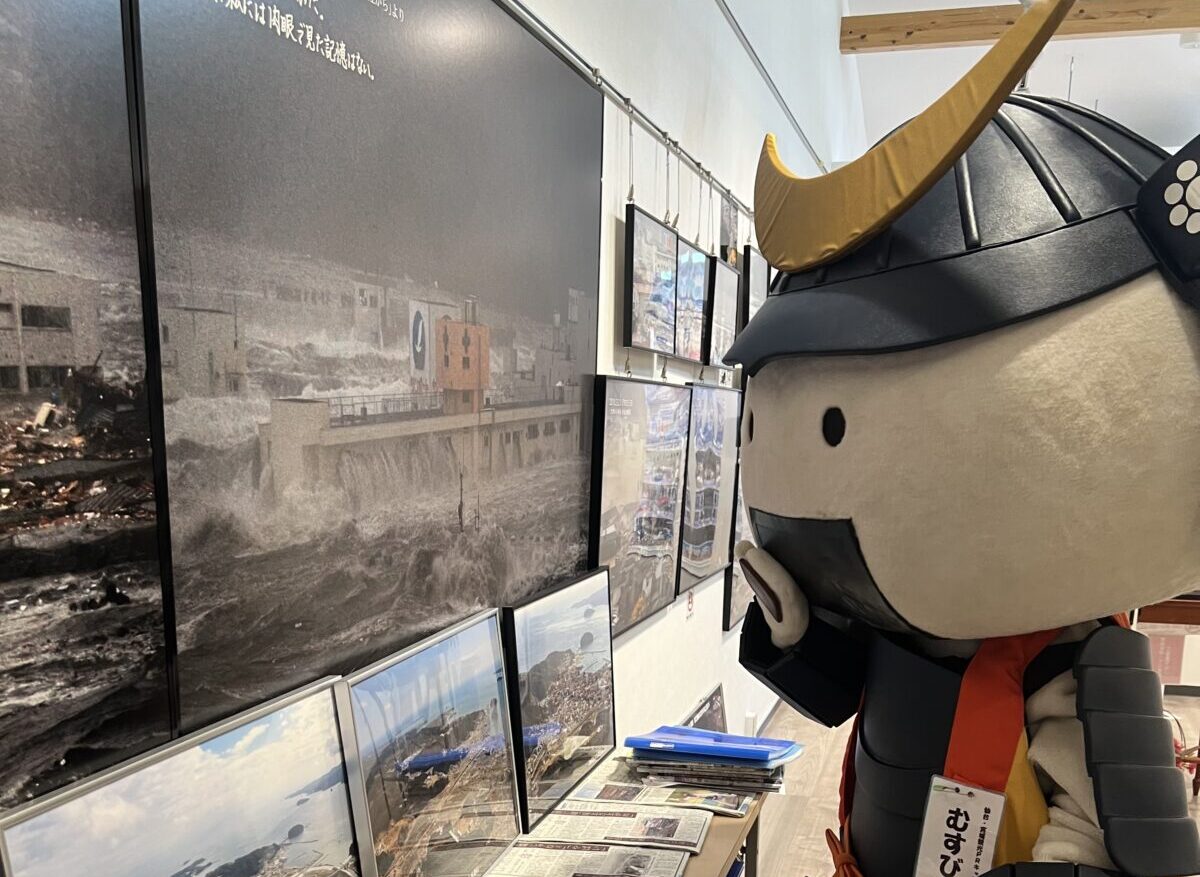 10/8(水) むすび丸が「さんさん商店街」に遊びに来てくれました!