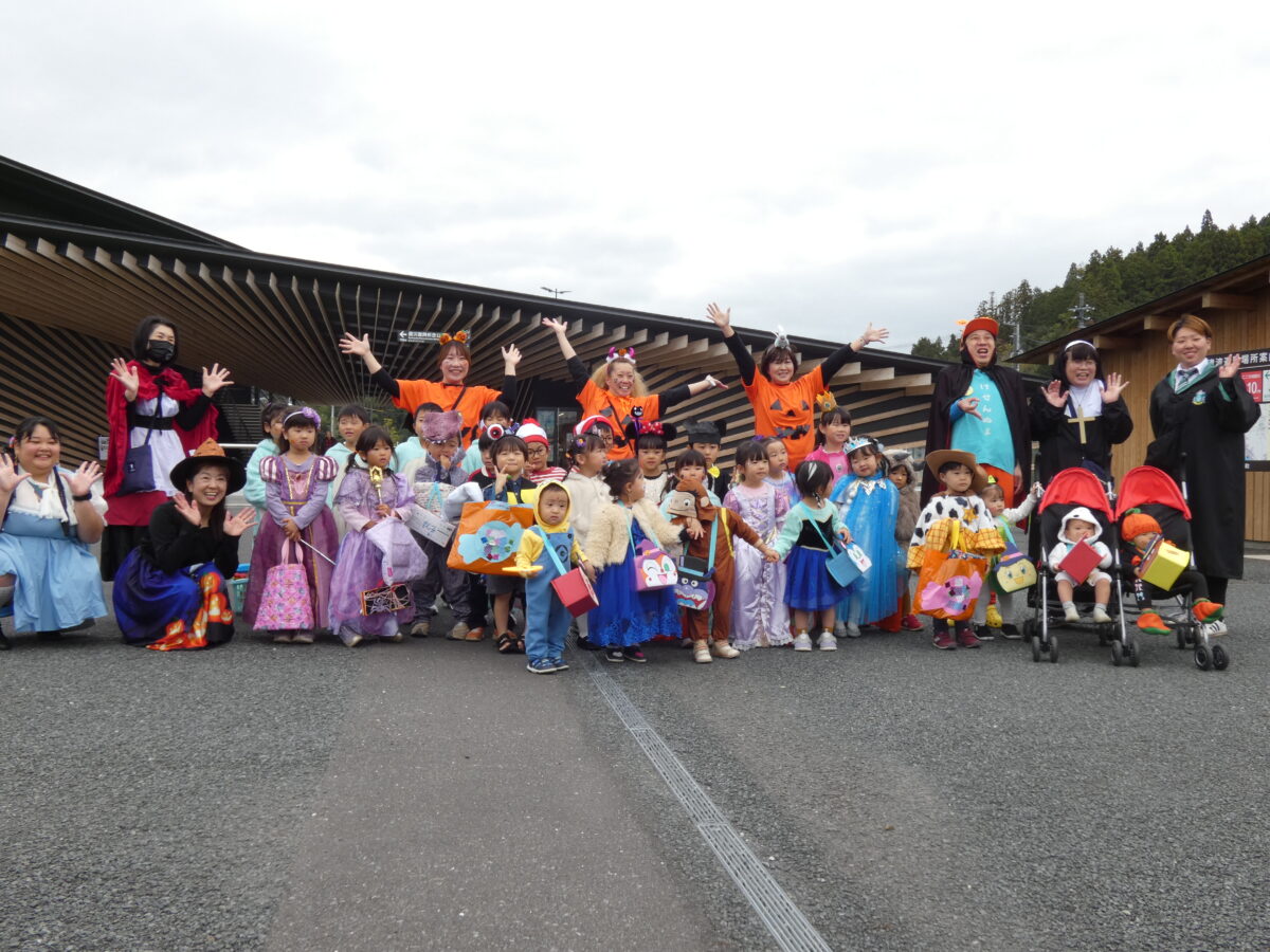 10/31 マリンパル保育園・あさひ幼稚園合同で『ハロウィンパレード』に来てくれました!